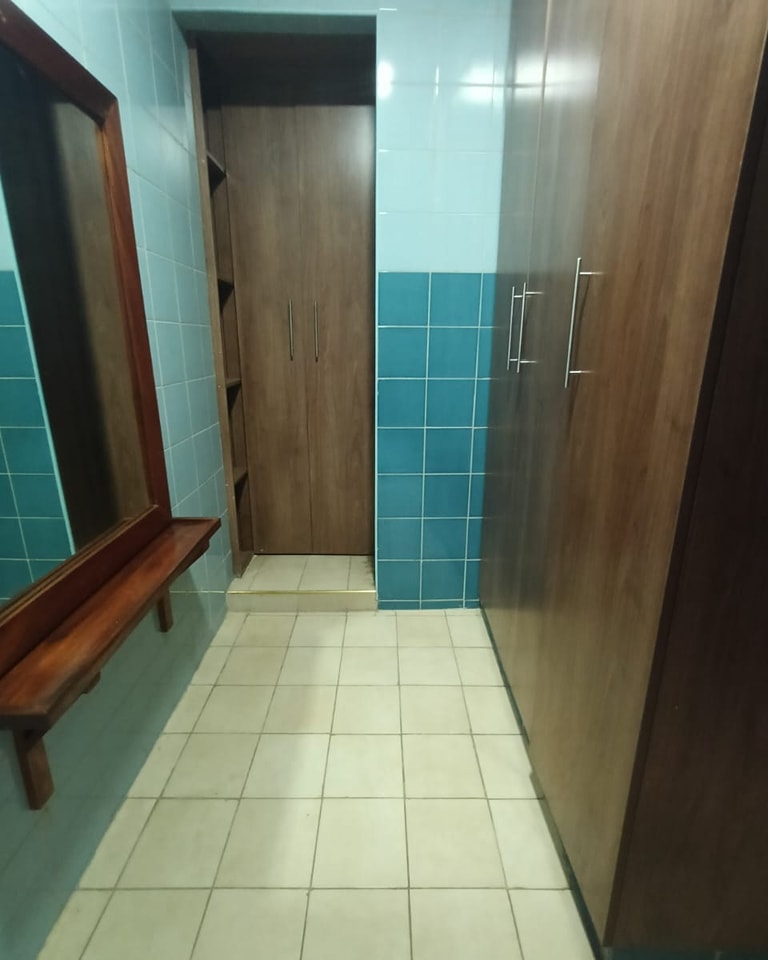 Newly refurbished 4-BEDROOM maisonette plus sq to let south b Image