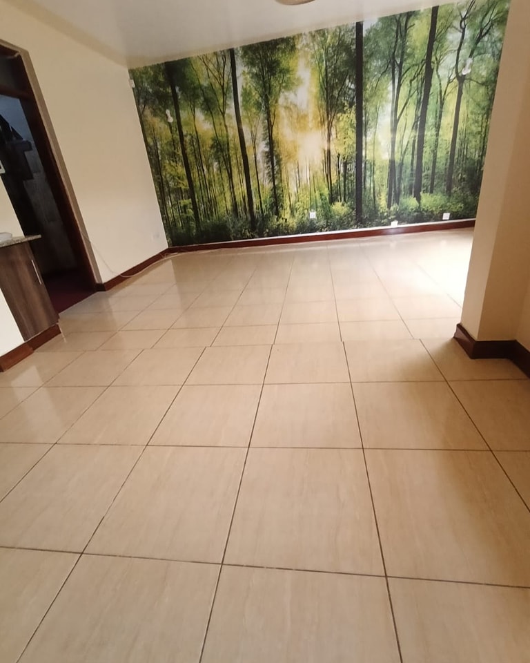 Newly refurbished 4-BEDROOM maisonette plus sq to let south b Image
