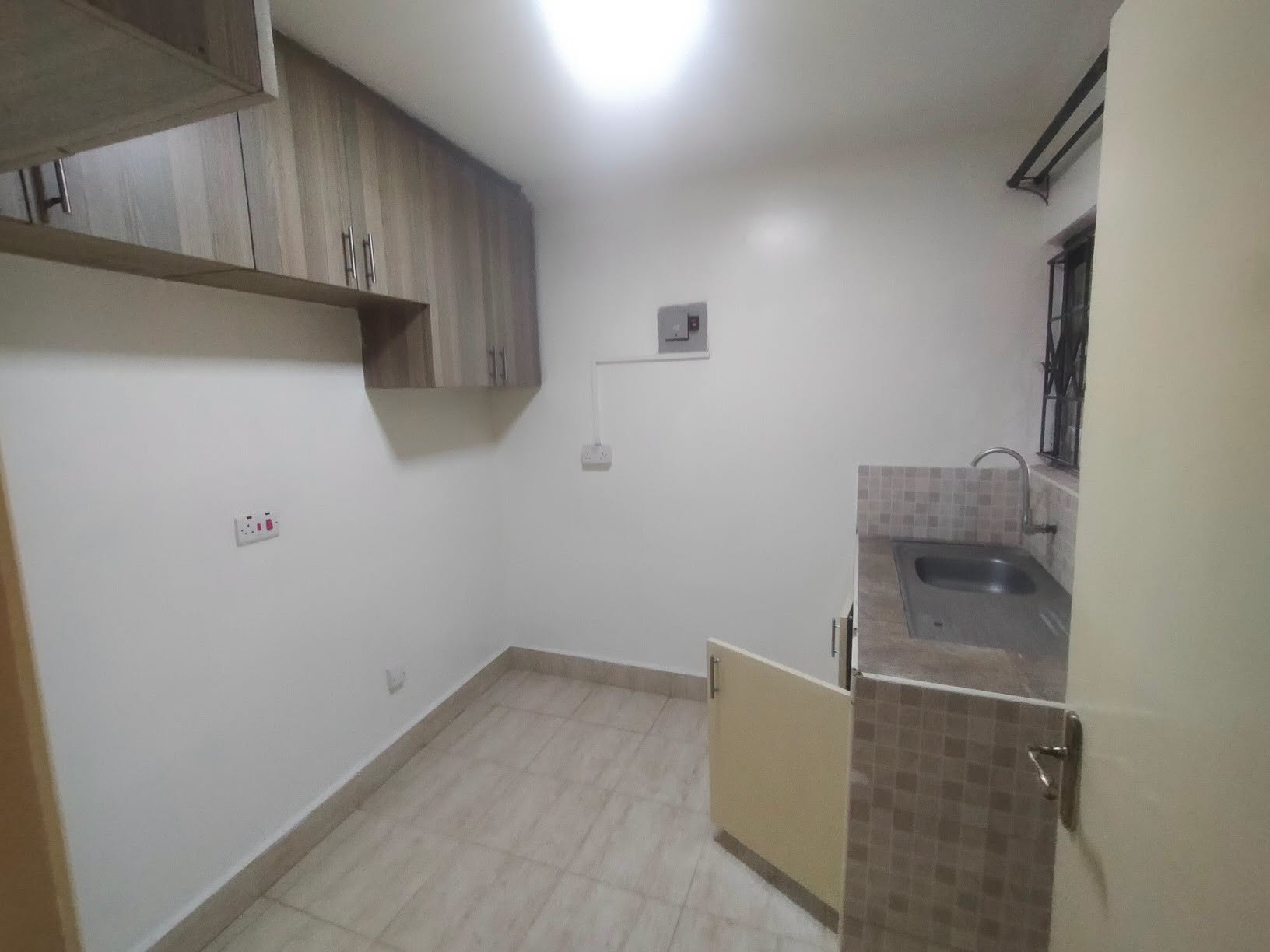 NEWLY RENOVATED 2 BEDROOM APARTMENT TO LET IN NAIROBI WEST Image