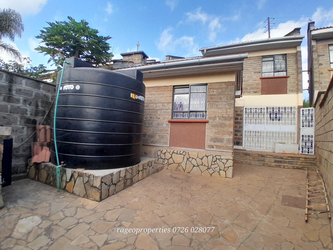 Newly renovated 3 bedroom maisonette plus sq to let in langata