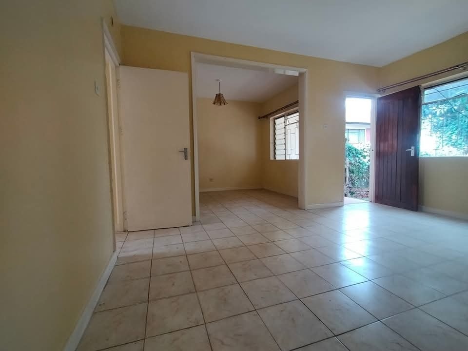 Newly renovated 3 bedroom Maisonette plus sq to let in langata Image