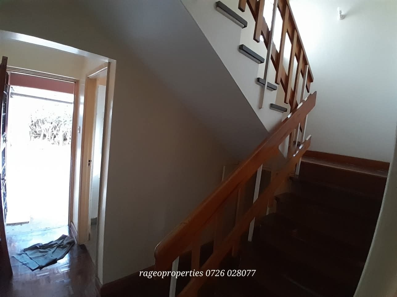 Newly renovated 3 bedroom maisonette to let in Langata Image