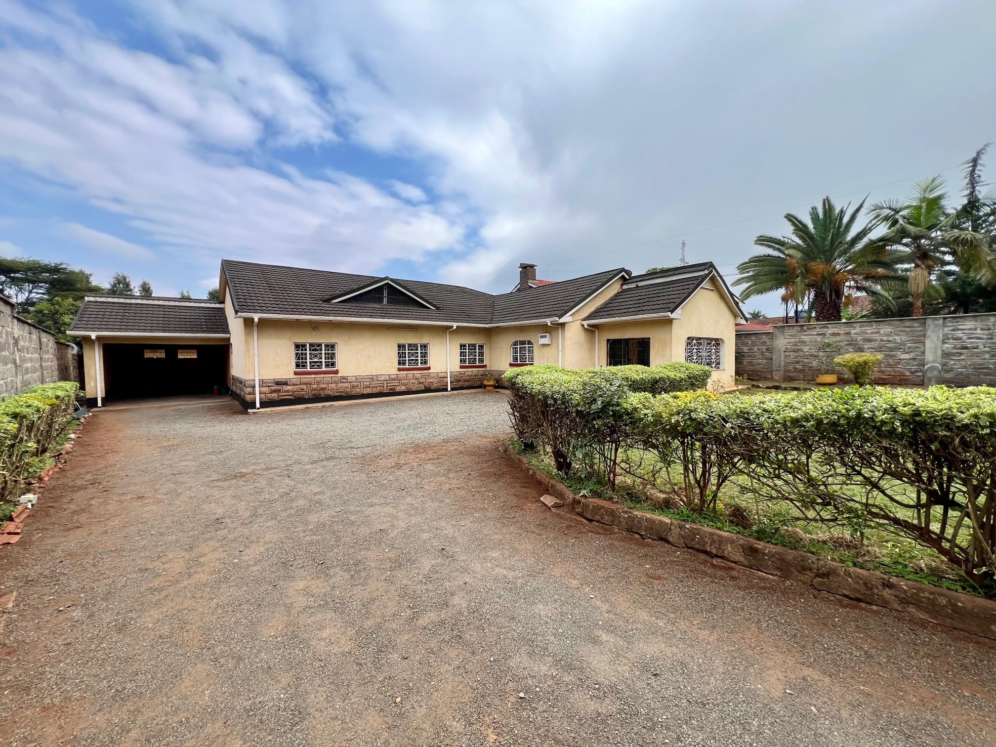 Newly renovated 5 bedroom bungalow to let waiyaki way ( mountain view)