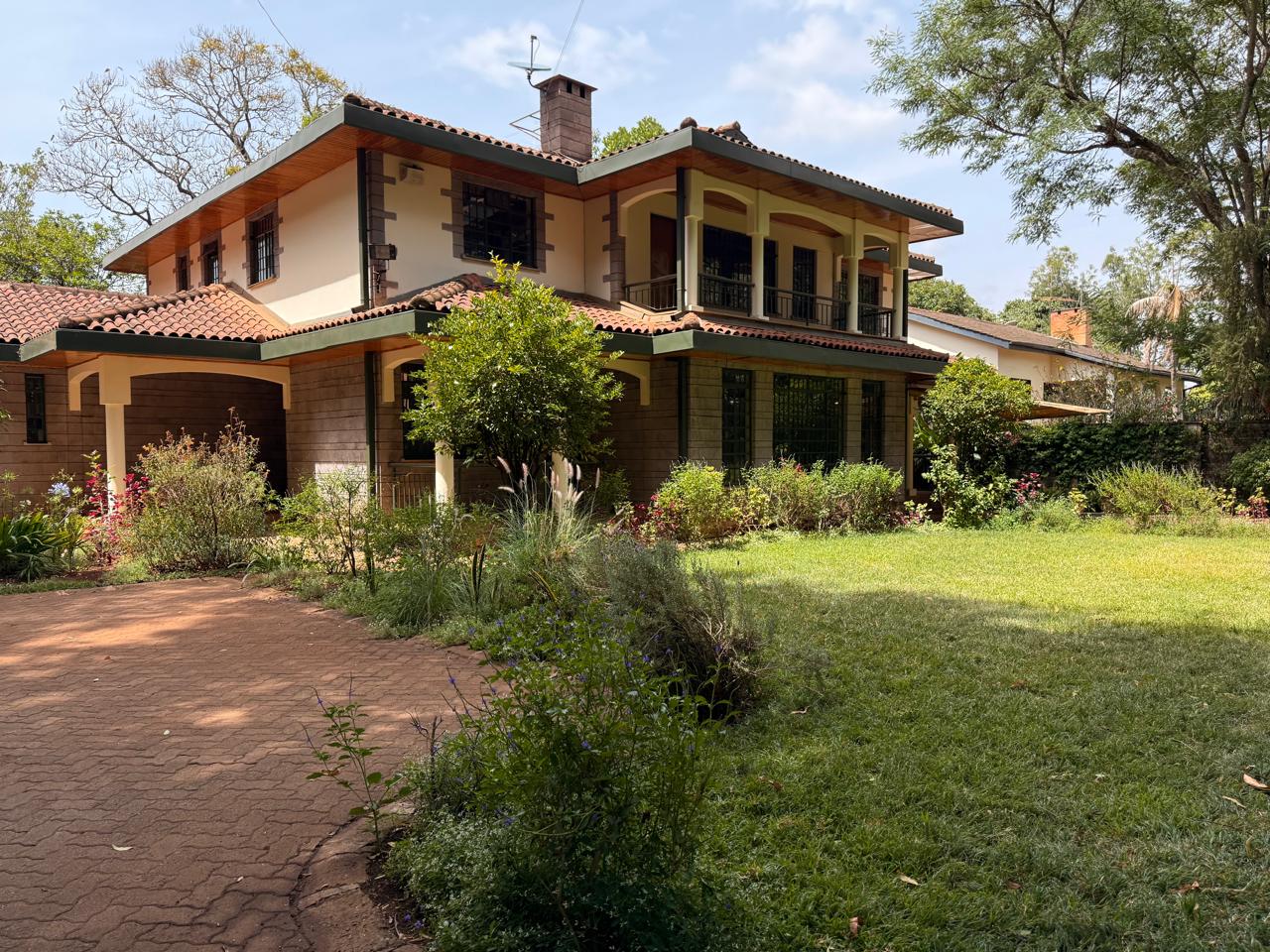 6 bedroom townhouse for sale in Nyari