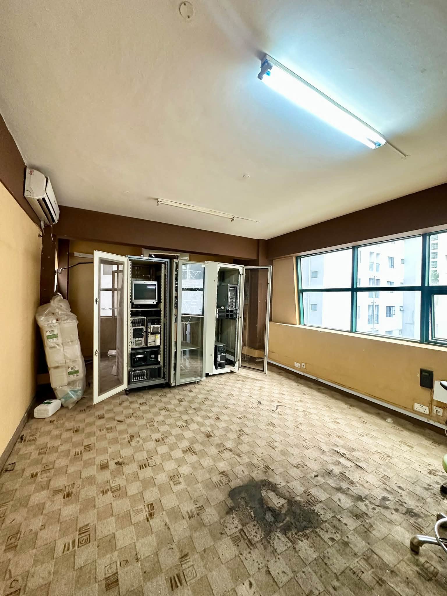 office space to let in yaya center Image