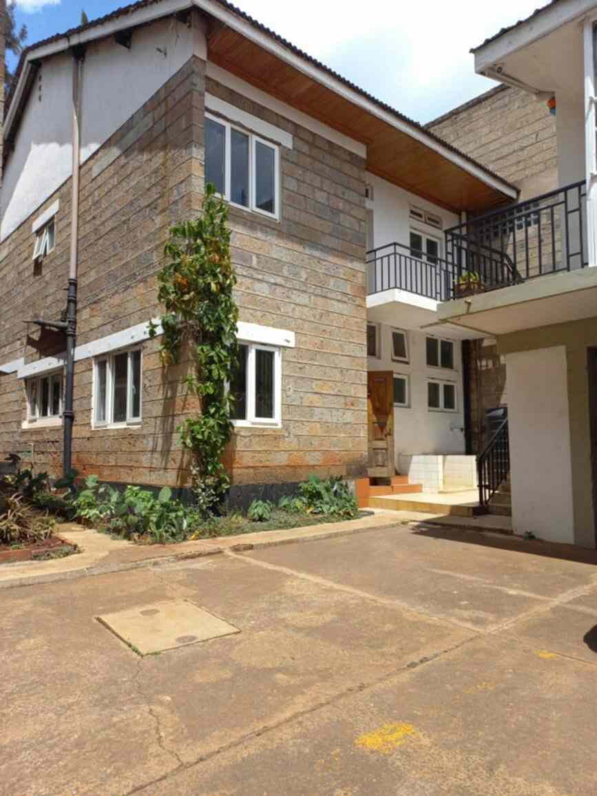 4 bedroom commercial house for rent in Westlands