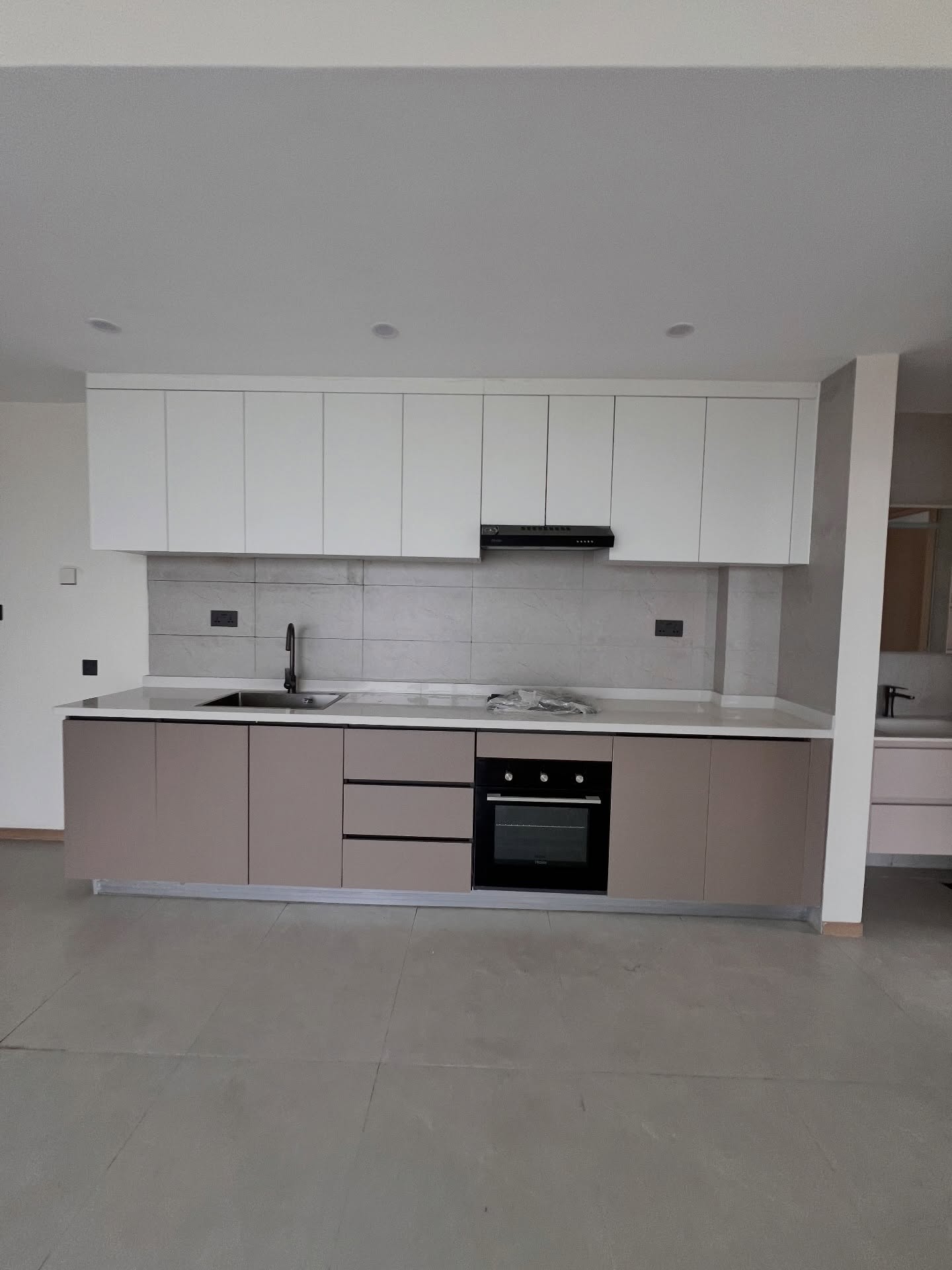 ONE BEDROOM APARTMENT FOR SALE IN RIVERSIDE DRIVE Image