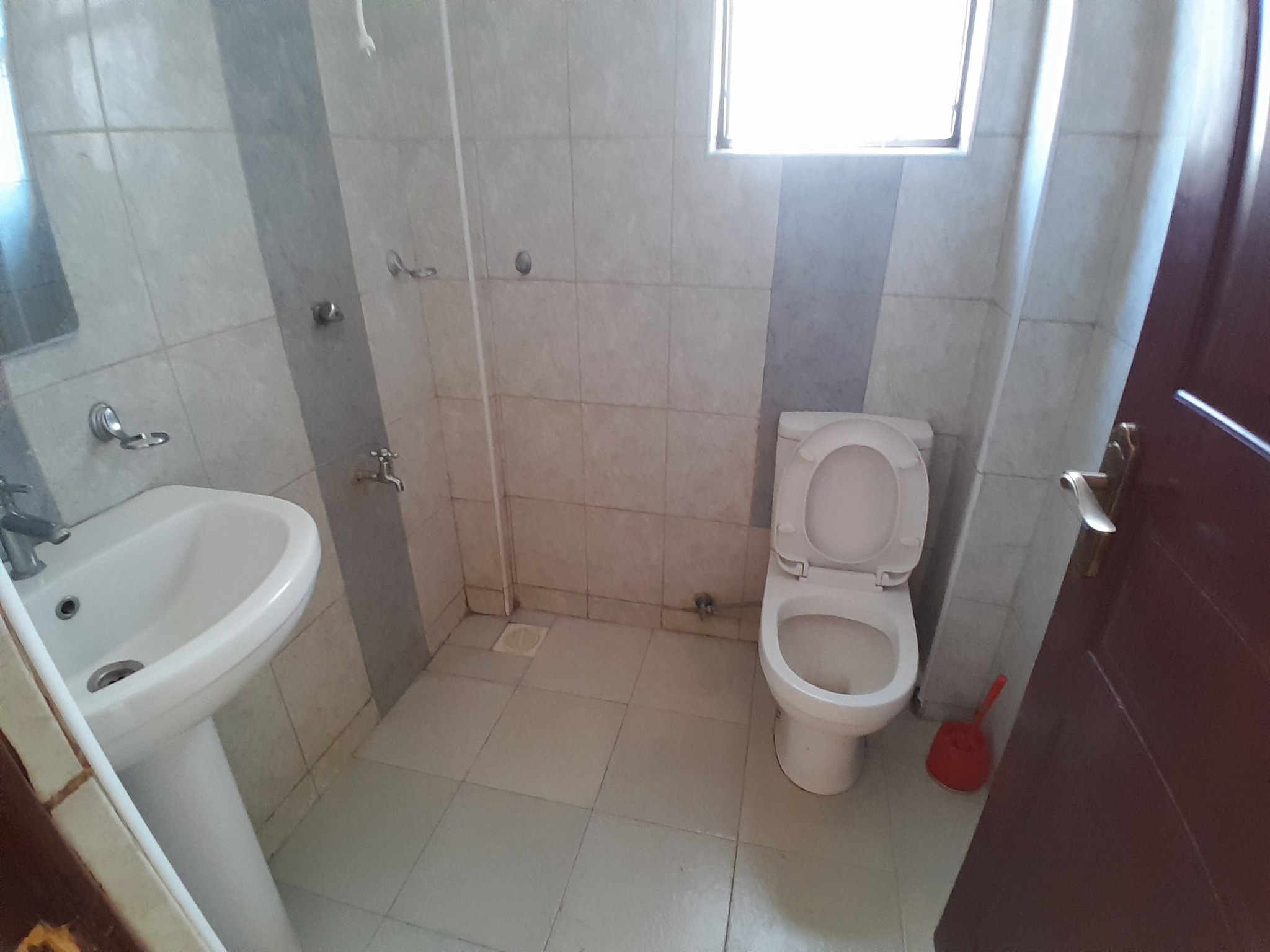 Outstanding 2 bedroom apartment to let in ngong rd / kilimani Image