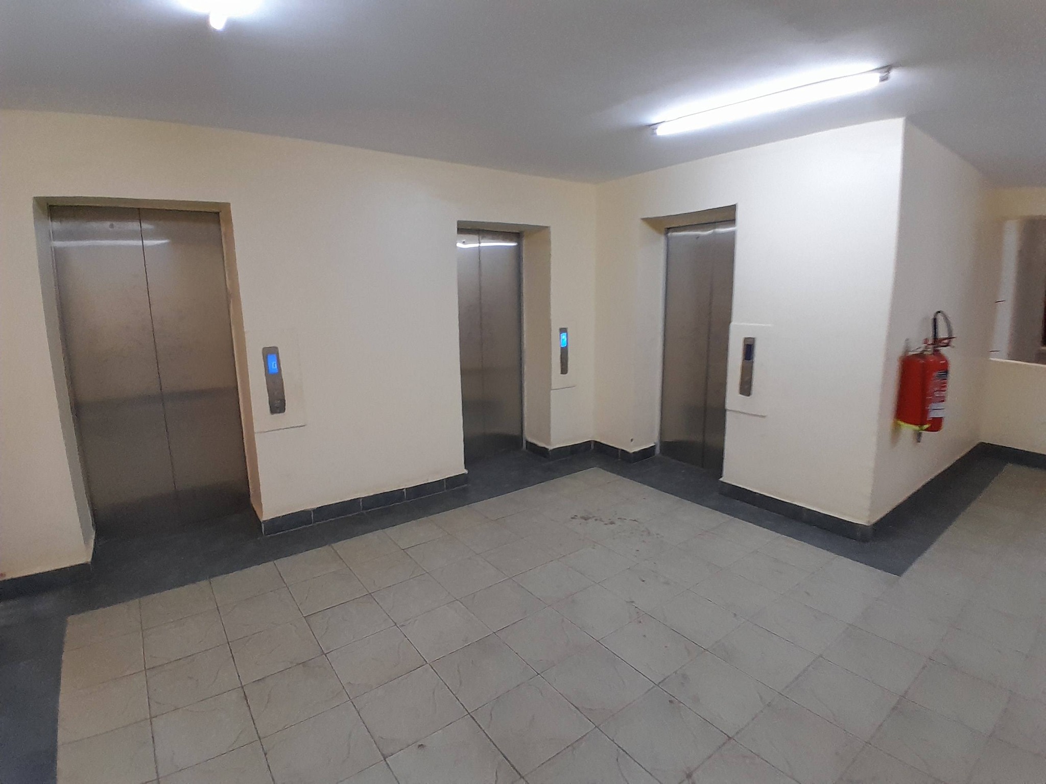 Outstanding 2 bedroom apartment to let in ngong rd / kilimani Image