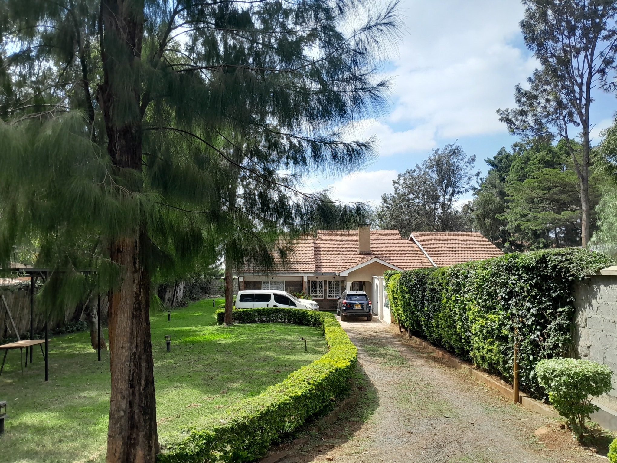 Outstanding 3 bedroom bungalow plus sq to let in karen