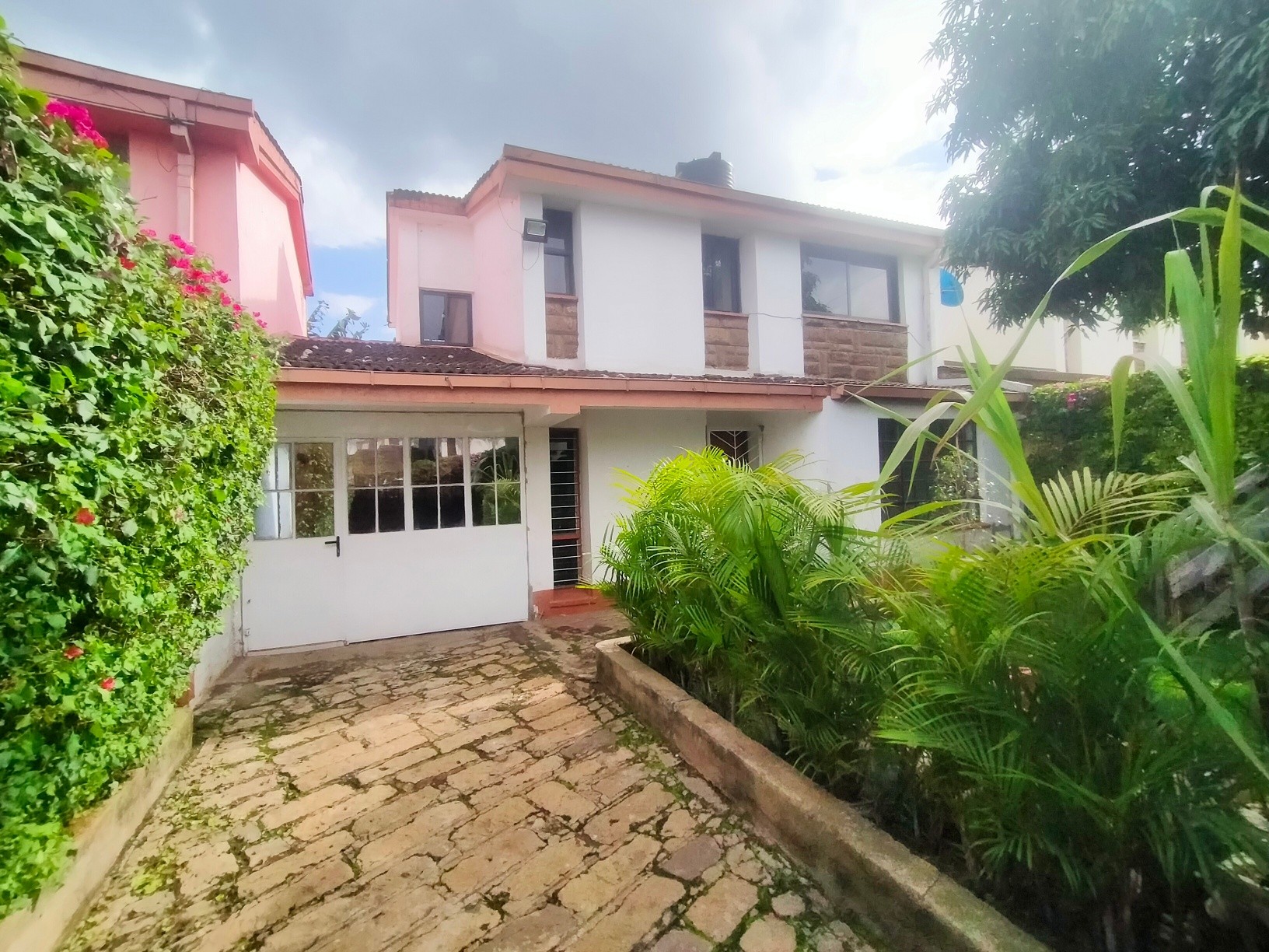 OUTSTANDING 3 BEDROOM MAISONETTE + SQ TO LET IN LANGATA