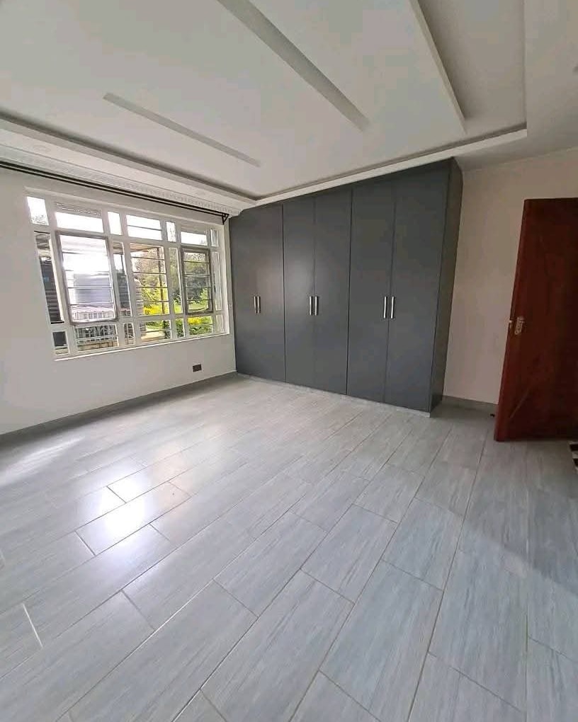 Outstanding 3 bedroom mini-apartment to  let in karen Image