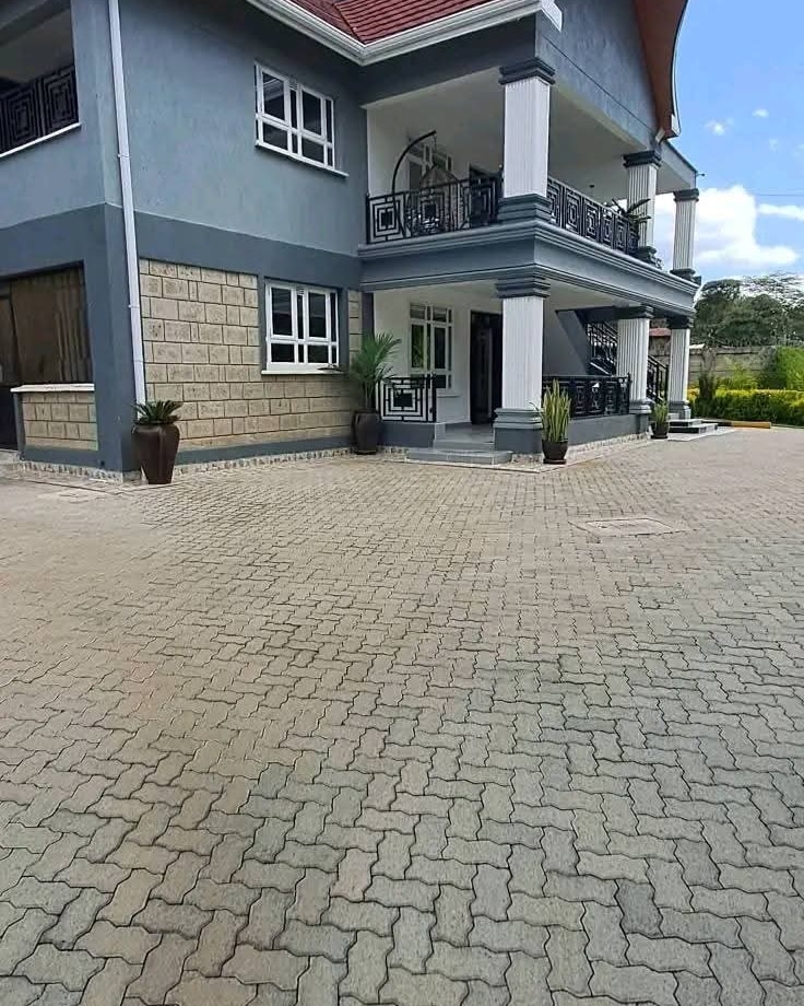Outstanding 3 bedroom mini-apartment to  let in karen