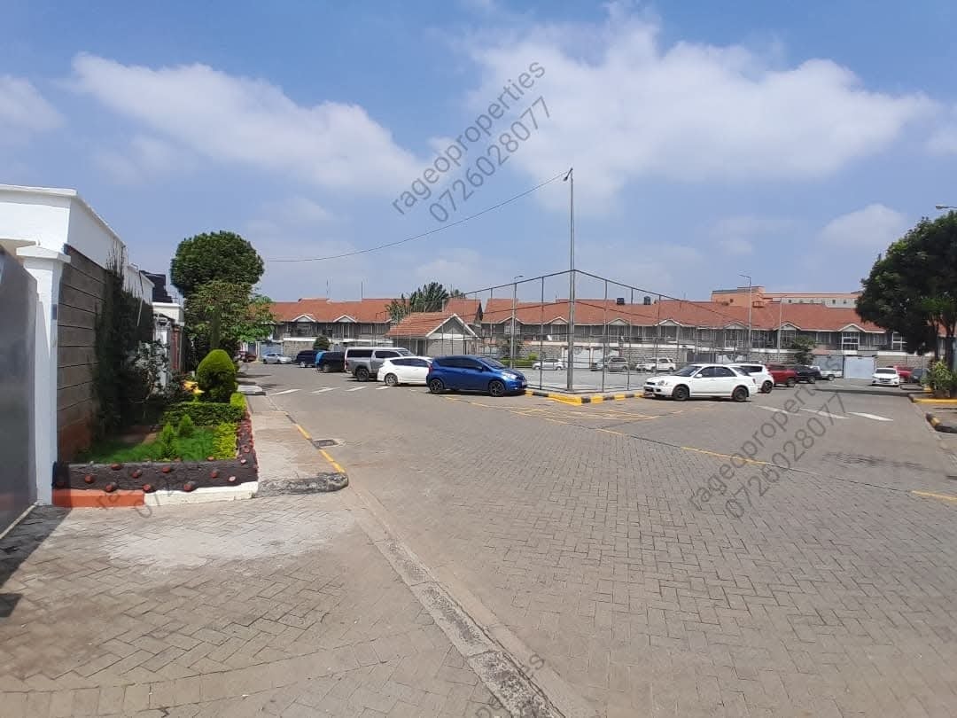 Outstanding 4 bedroom maisonette plus sq to let in Mbagathi Way