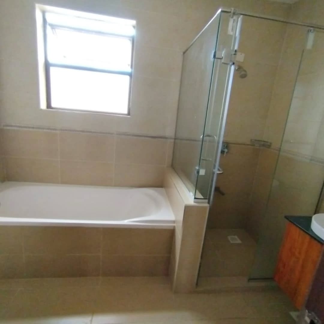 Outstanding 4-Bedroom  Maisonette plus sq to let in South C Image