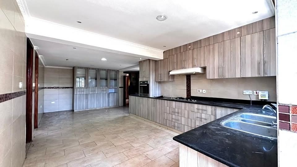 Outstanding 5 Bedroom Maisonette For Rent in Karen Image