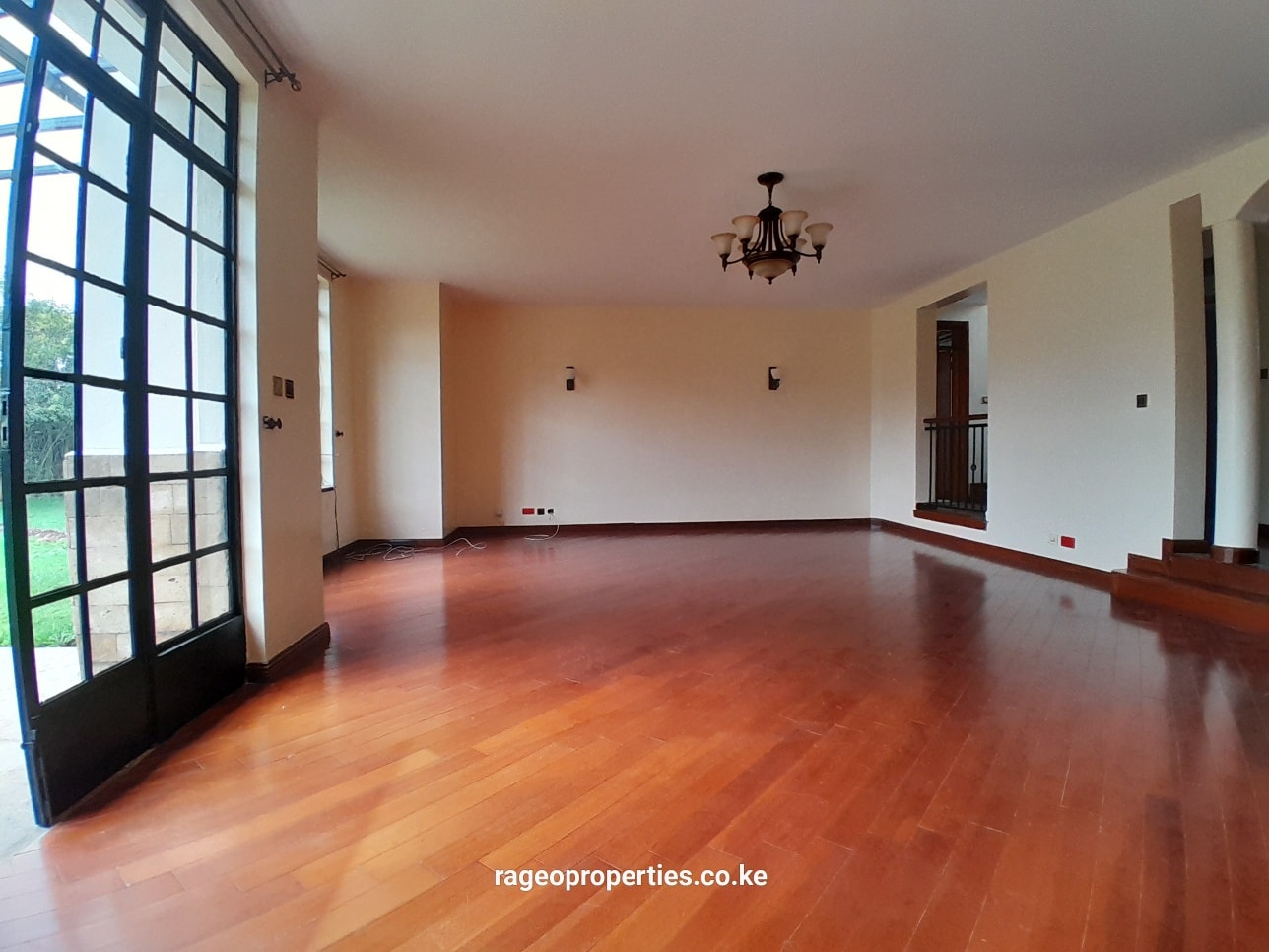 Outstanding 5 bedroom maisonette plus sq to let in karen Image