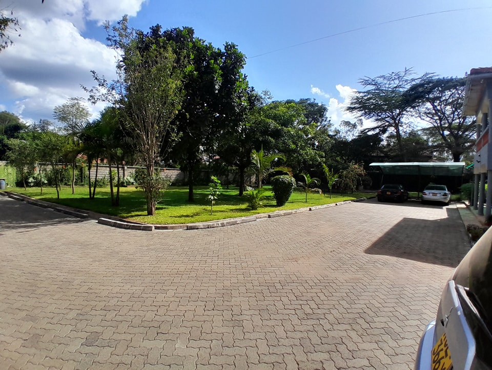 Outstanding 5 bedroom maisonette plus sq to let Karen