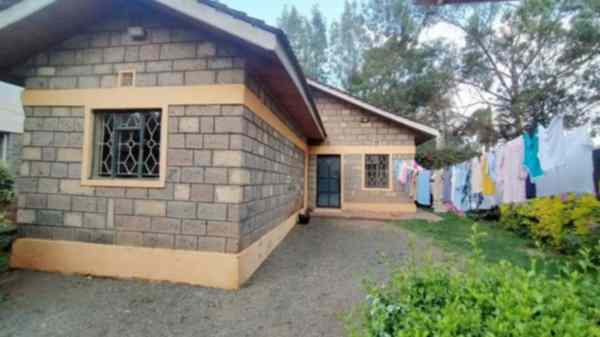 2 bedroom bungalow for rent in Karen