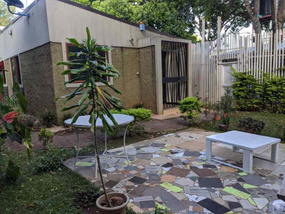 2 bedroom guestwing house for rent in Westlands