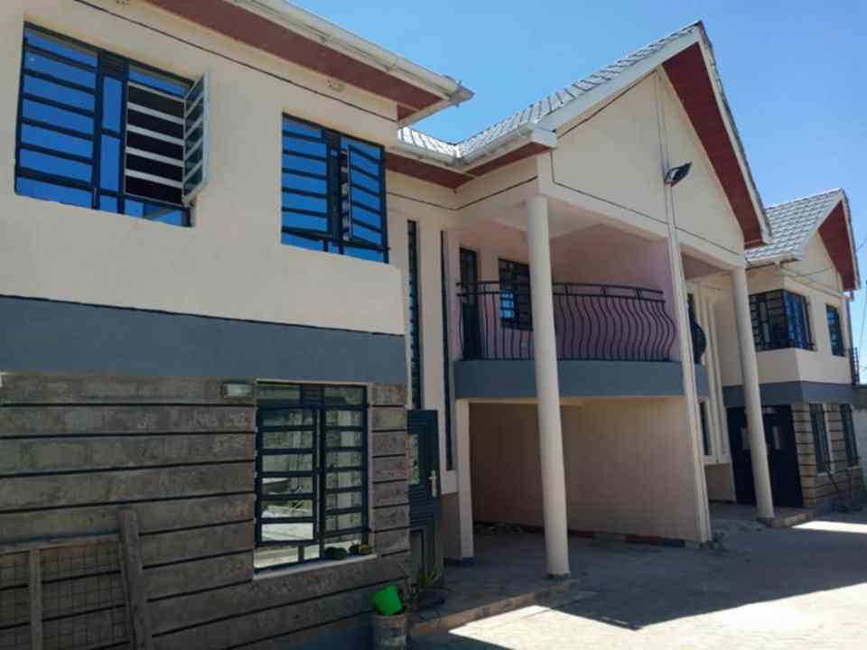 3 bedroom along Kenyatta road for rent