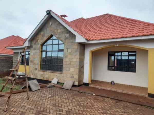 3 bedroom bungalow for rent in along Kenyatta road