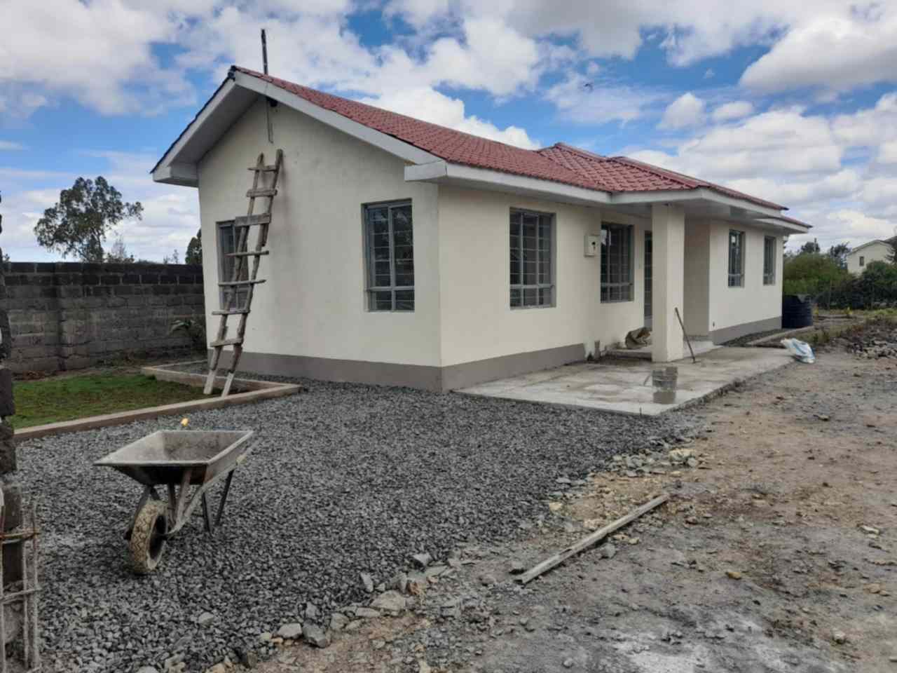 3 bedroom bungalow with sq for sale in Kitengela