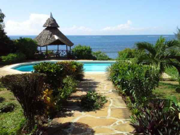 4 bedroom beach house for sale in Shanzu Mombasa