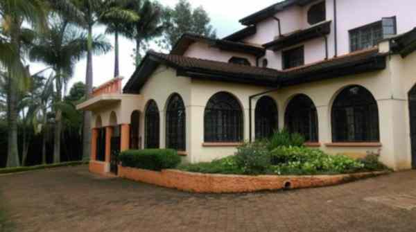 4 bedroom house for sale along Kiambu road Muthithi