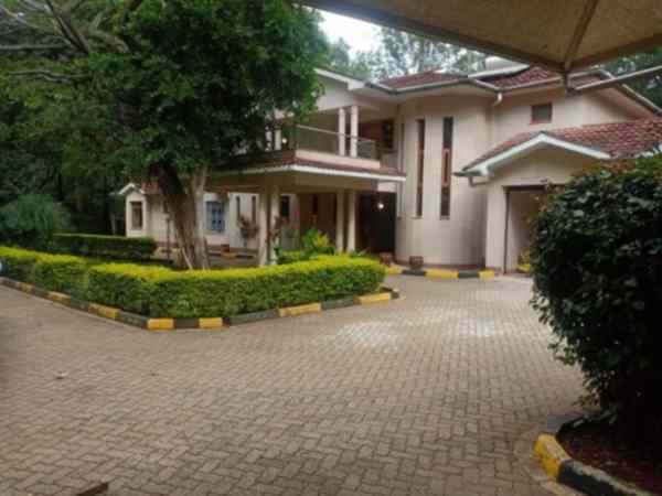 4 bedroom mansion for rent in Karen