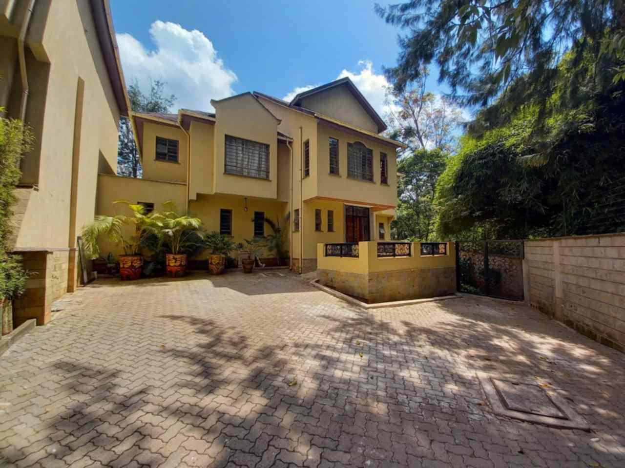 4 bedroom own compound for rent in Westlands Spring valley Peponi road