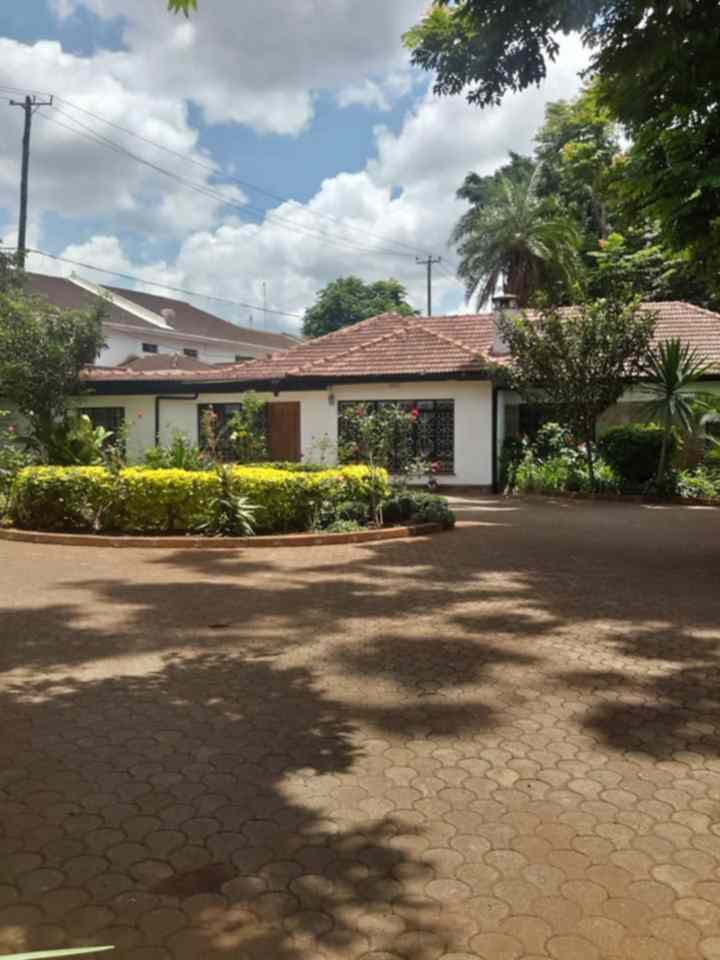 4 bedroom residential or commercial house for rent in Lavington