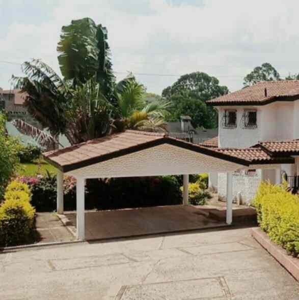 4 bedroom standalone house for rent in Nyari