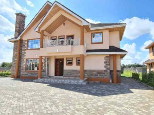 5 bedroom mansion for sale along Kenyatta road