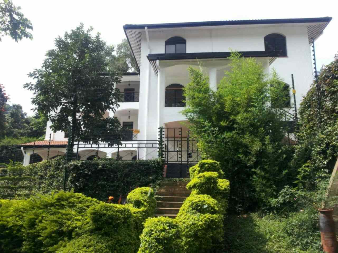 8 bedroom house for rent in Kitisuru