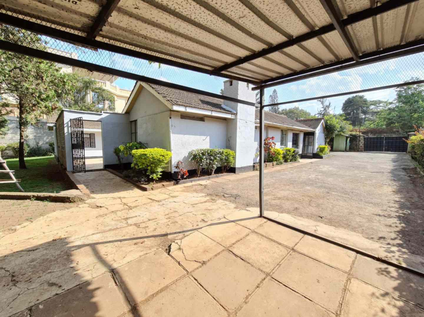 8 room bungalow in Lavington to let