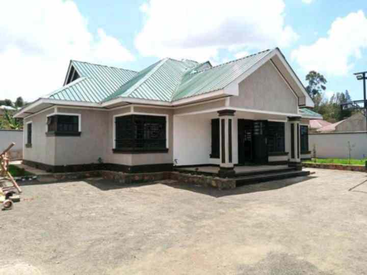 Luxurious 3 bedroom bungalow with dsq for sale in Ngong