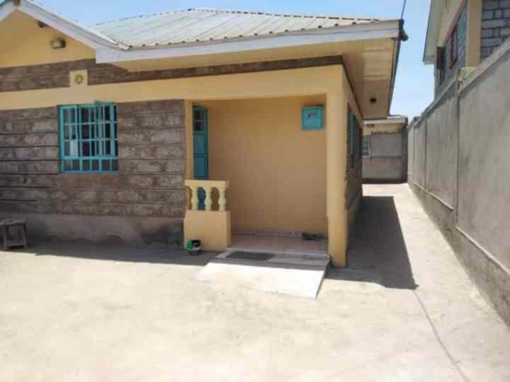 Membley estate 3 bedroom own compound bungalow for rent