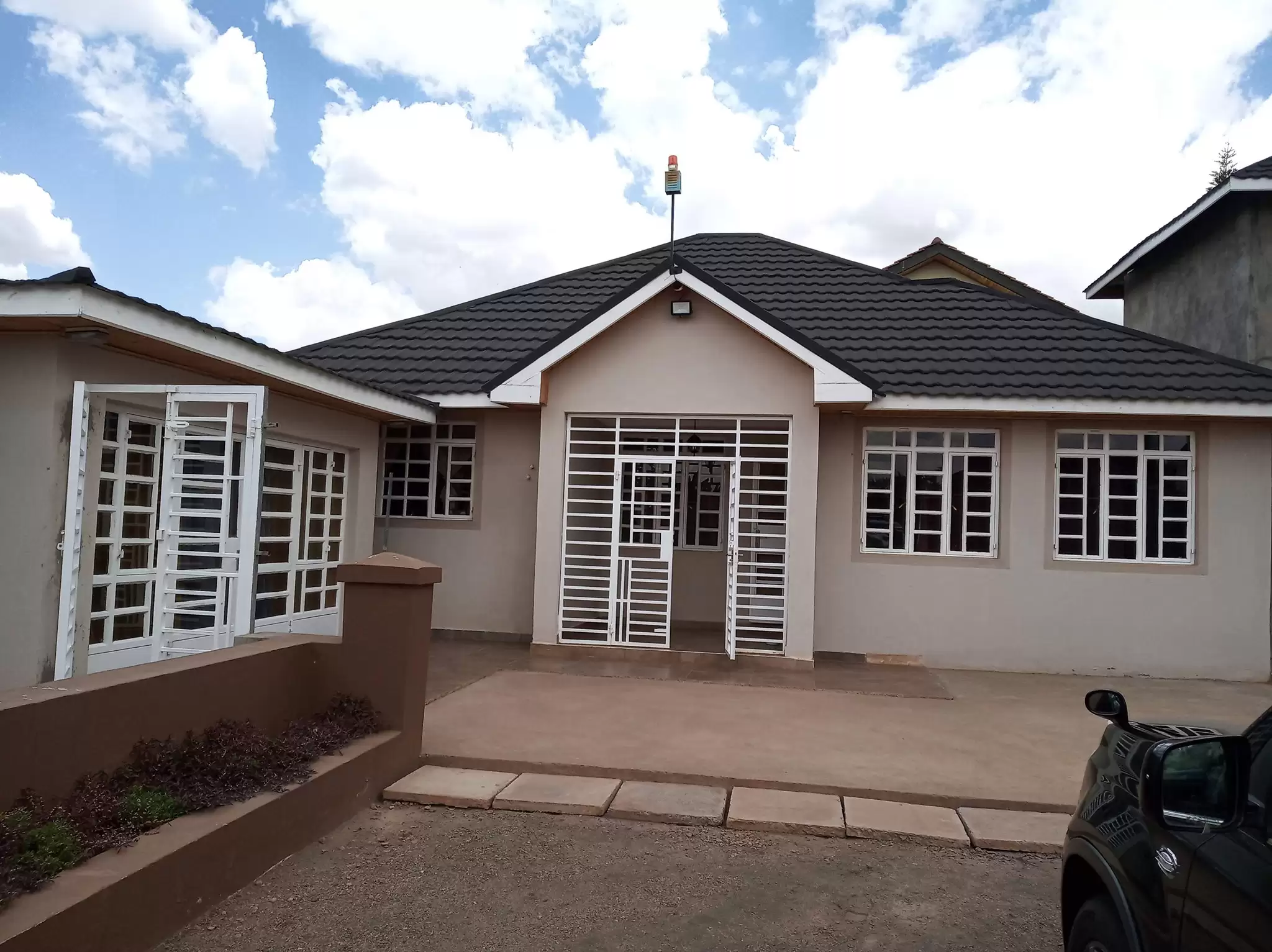 2 bedroom house in guestwing for rent along Kiambu road Image