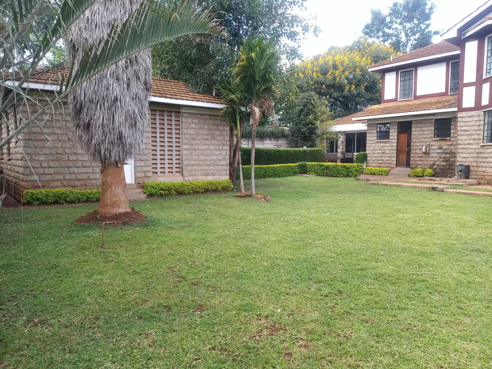 4 bedroom mansion with swimming pool for rent in Runda Image