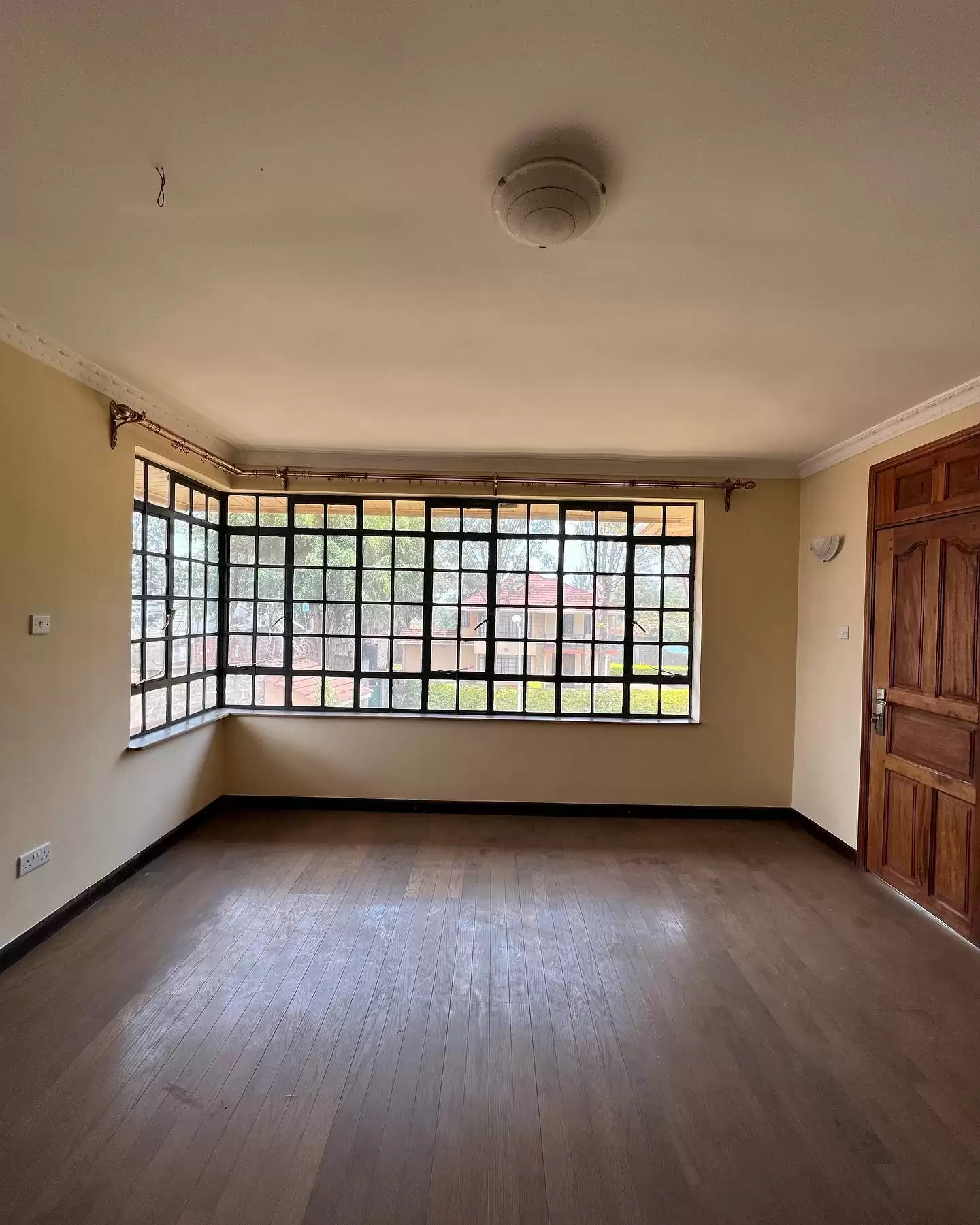 4 bedroom villa with dsq for rent along Kiambu road Image