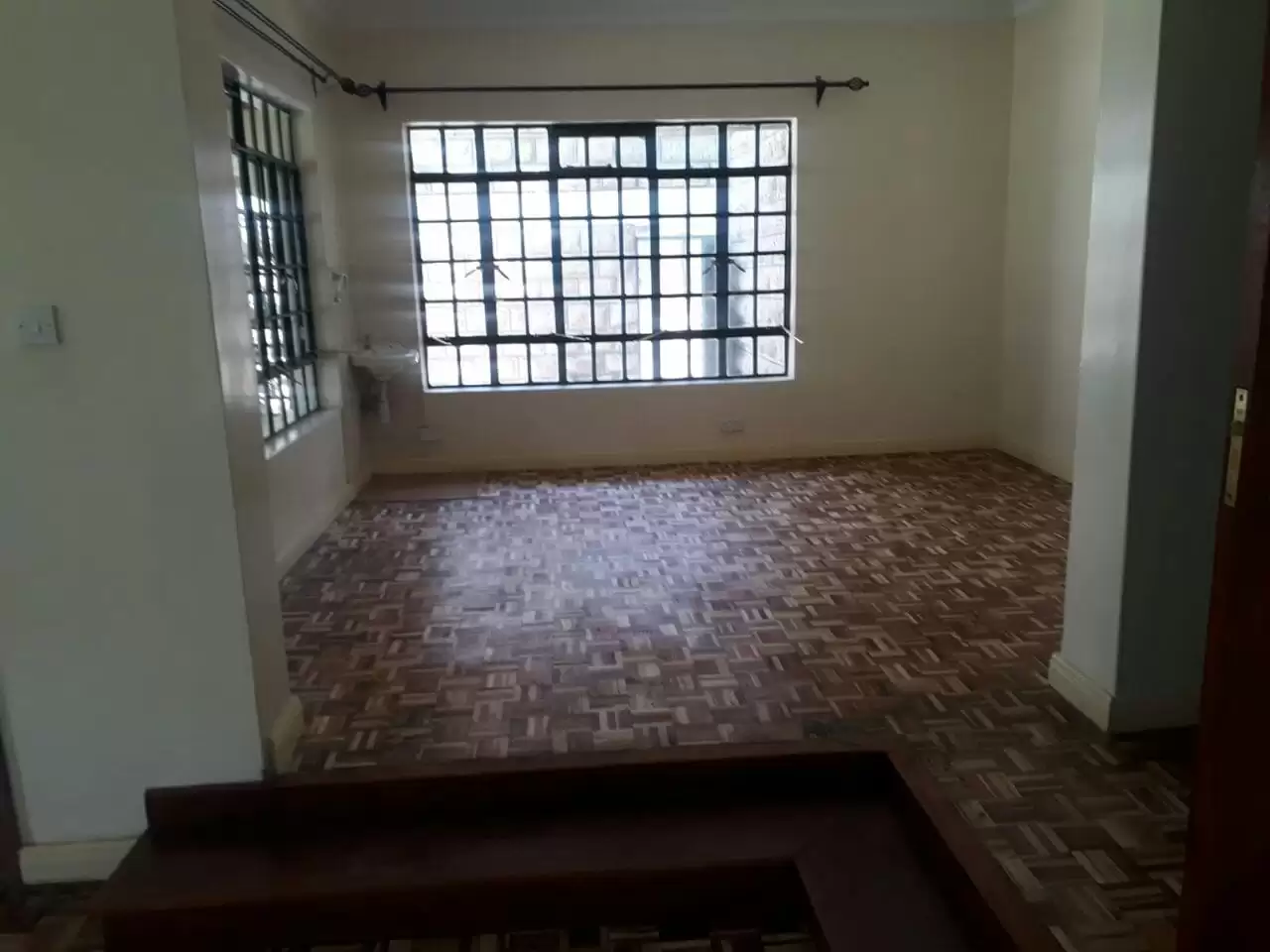 5 bedroom commercial house for rent in Kileleshwa Image