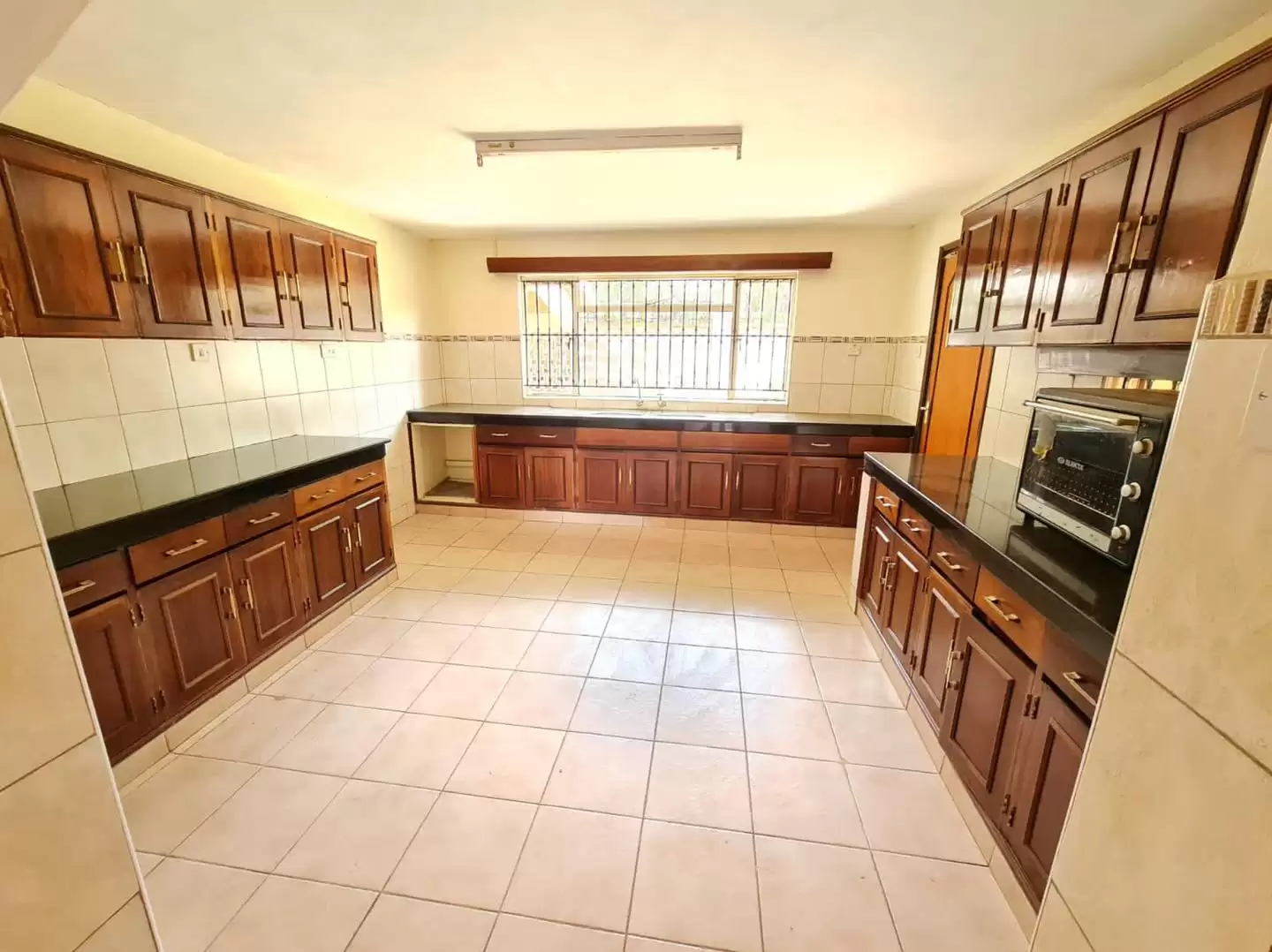 5 bedroom house for rent in Runda Image