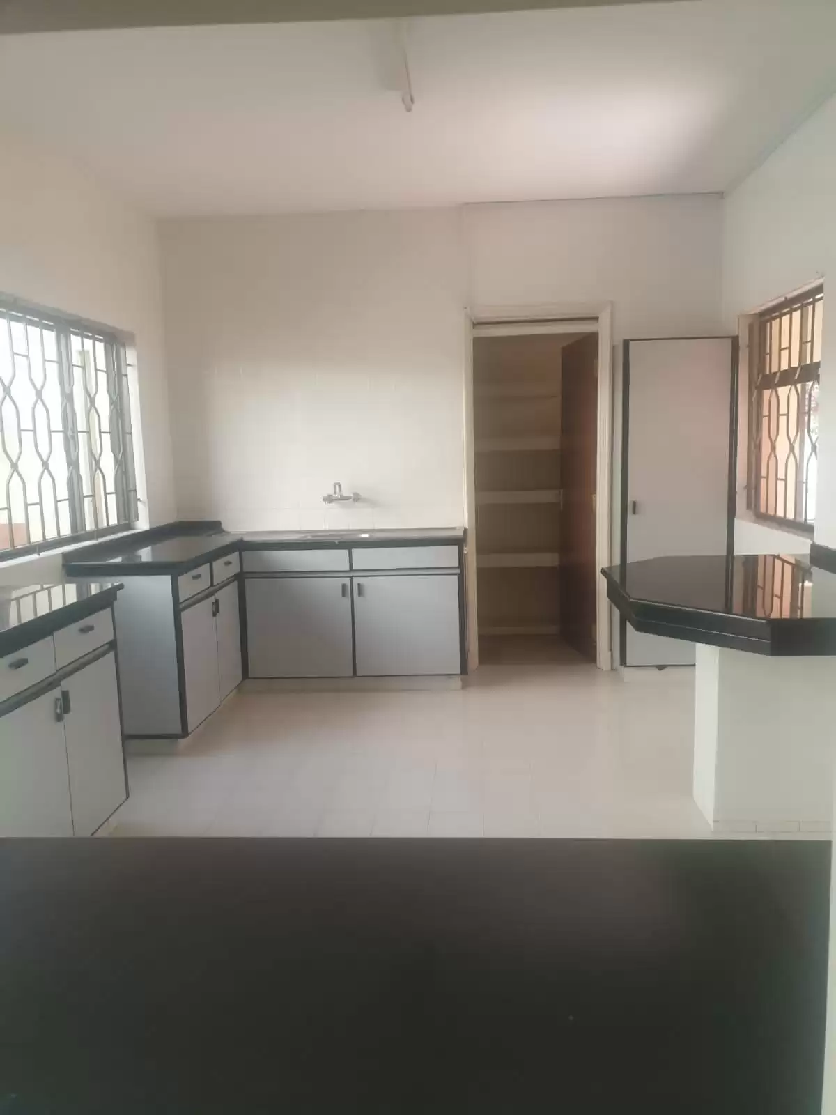 5 bedroom house for rent in Westlands Image