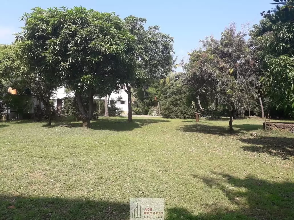 5 bedroom house on 1 acre land for sale in Mombasa Image