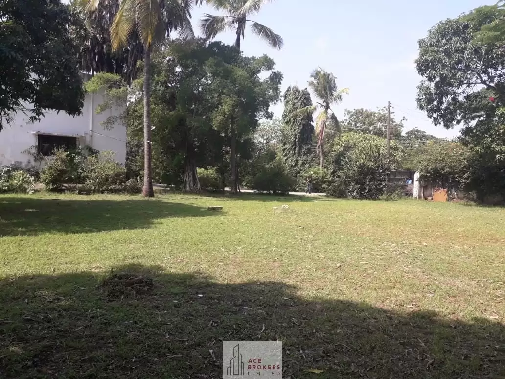 5 bedroom house on 1 acre land for sale in Mombasa Image