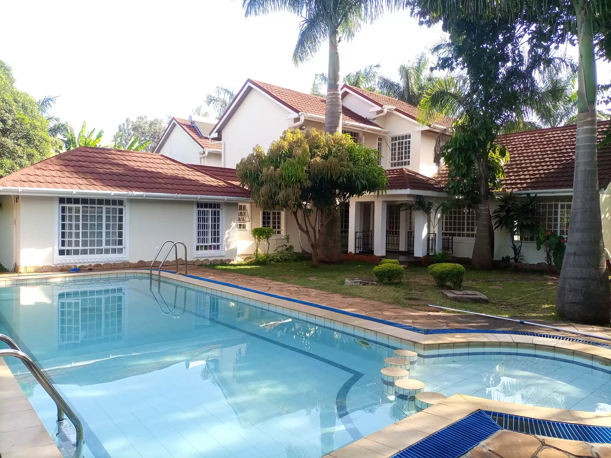 5 bedroom house with swimming pool Runda Image