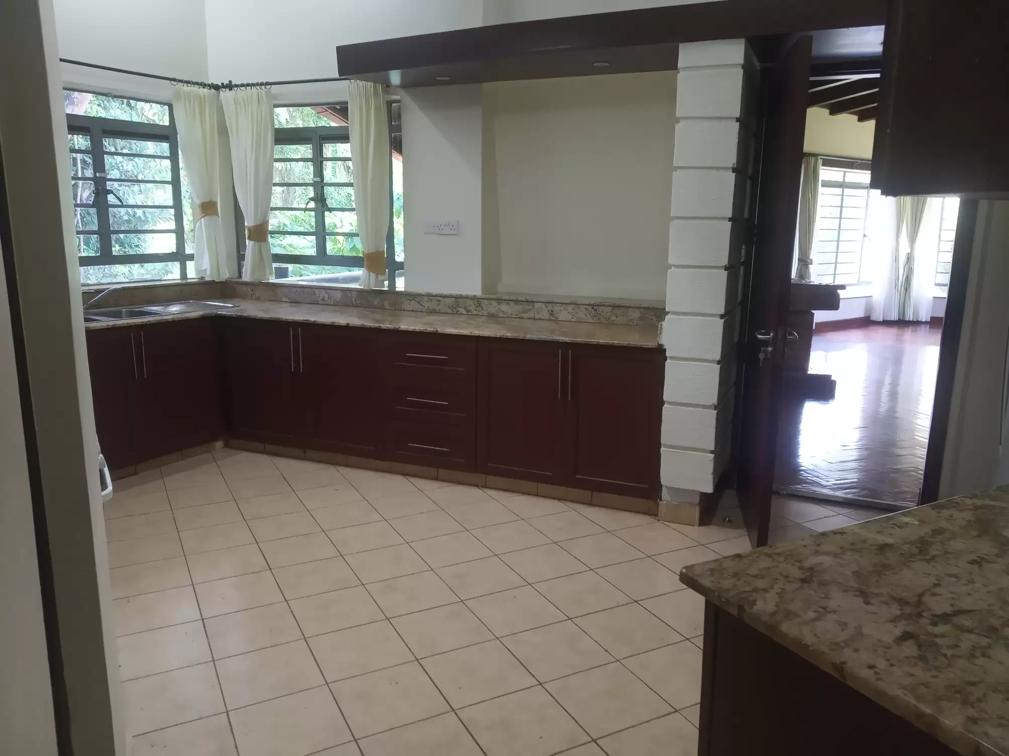 5 bedroom modern house for rent in Kitisuru Image