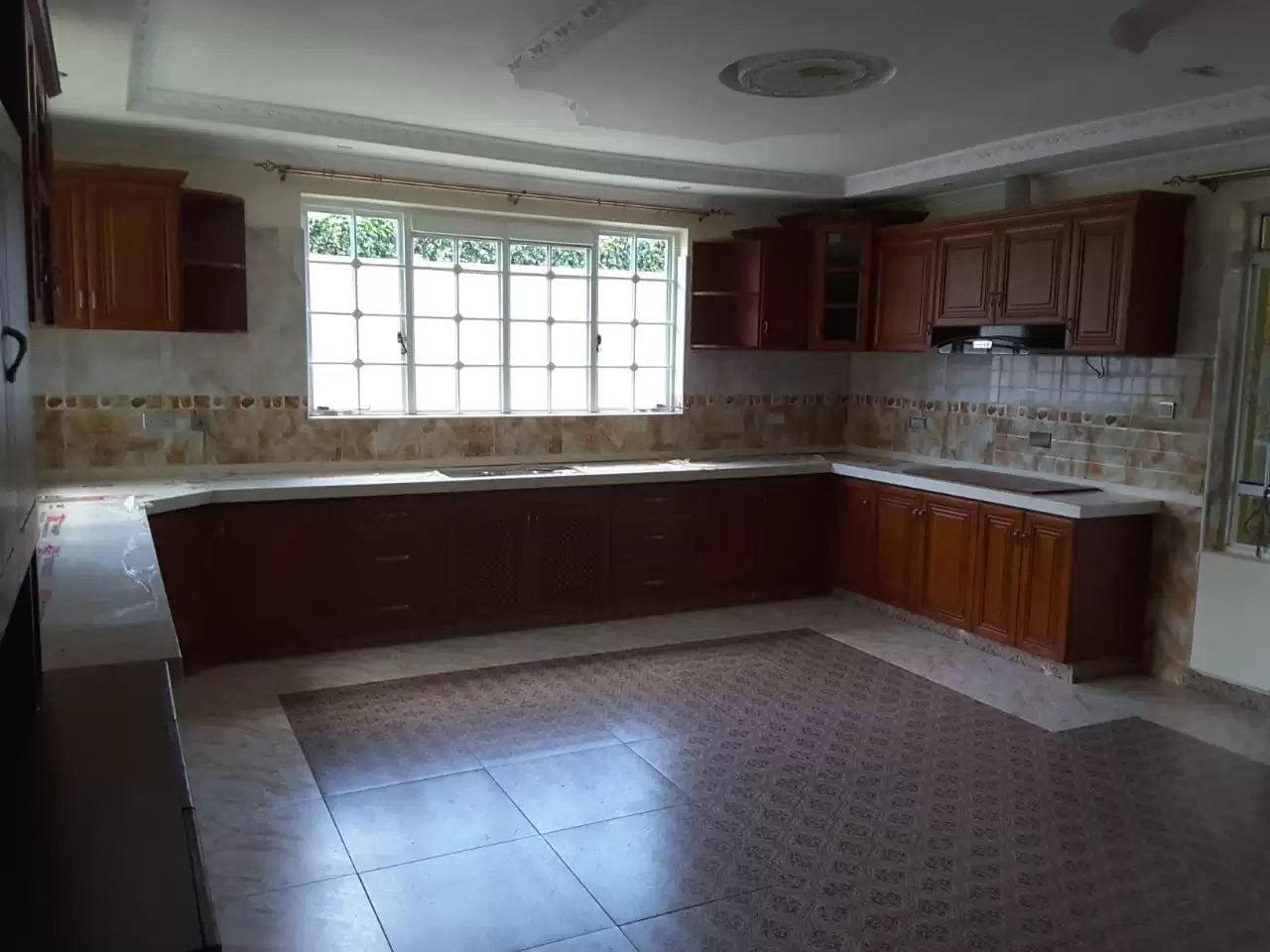 7 bedroom house for sale in Runda Image