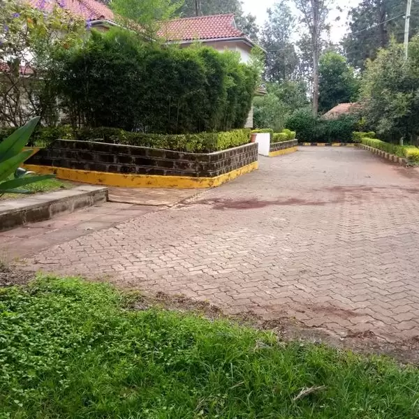 8 bedroom standalone house for rent in Runda Image